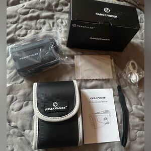 Peakpulse Rangefinder with Case and Accessories 1700 yards 7X Magnification New